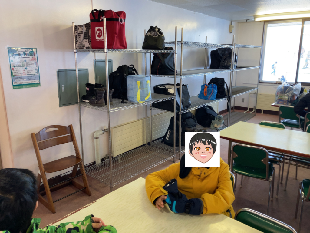 札幌藻岩山スキー場の荷物置き場の様子