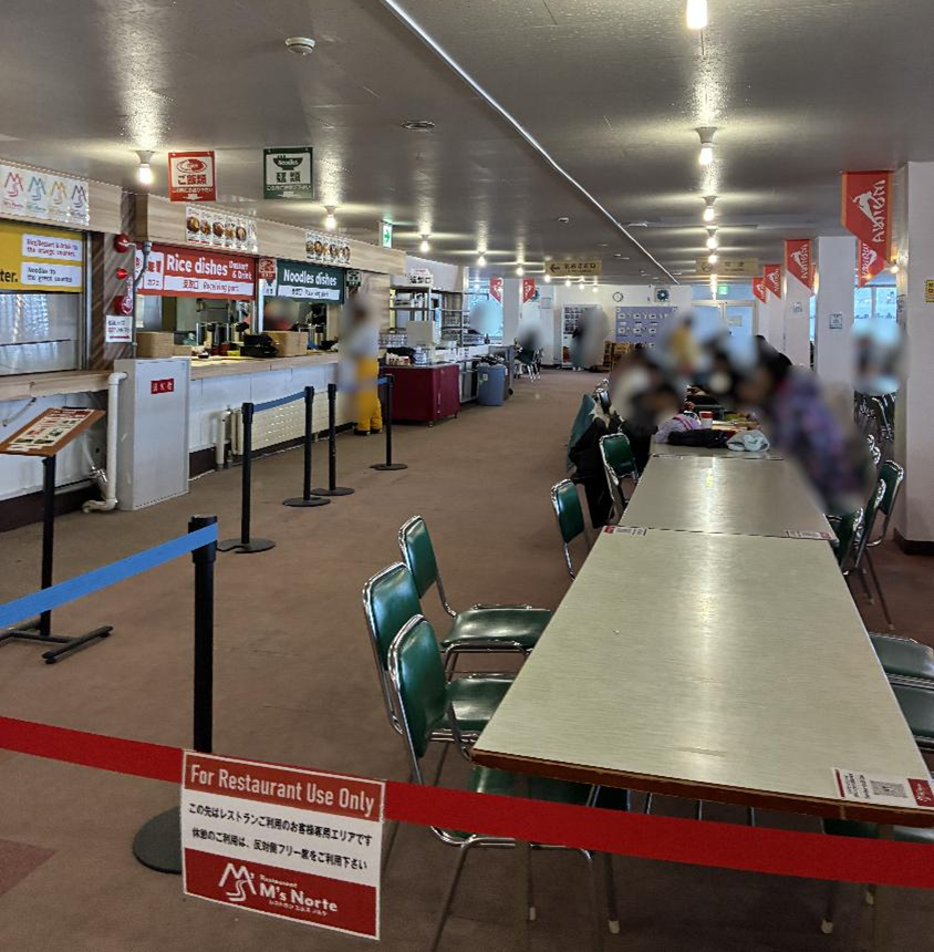 札幌藻岩山スキー場のレストランの様子