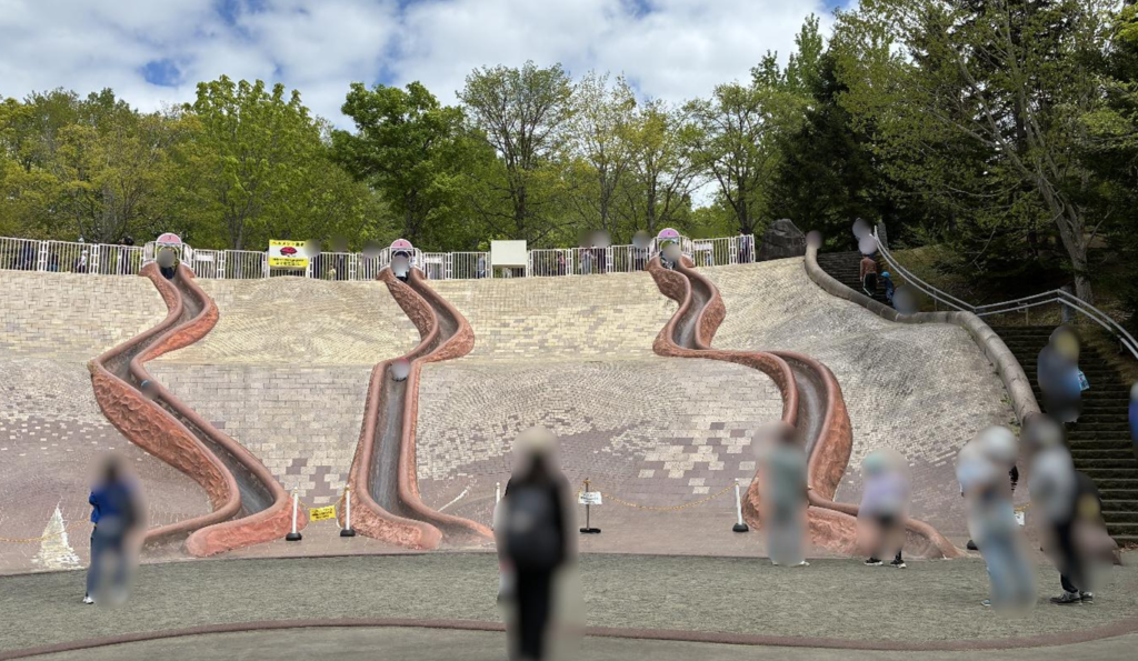 国営滝野すずらん丘陵公園の遊具の様子
