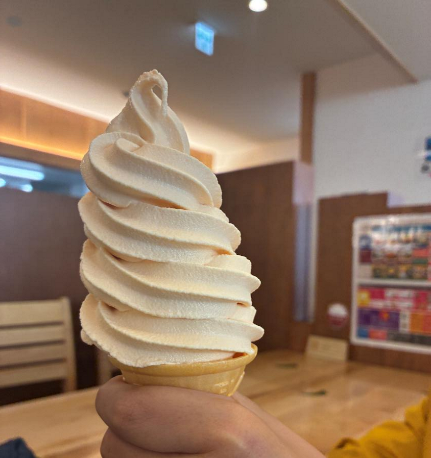 道の駅　つきがたのトマトソフトクリームの様子