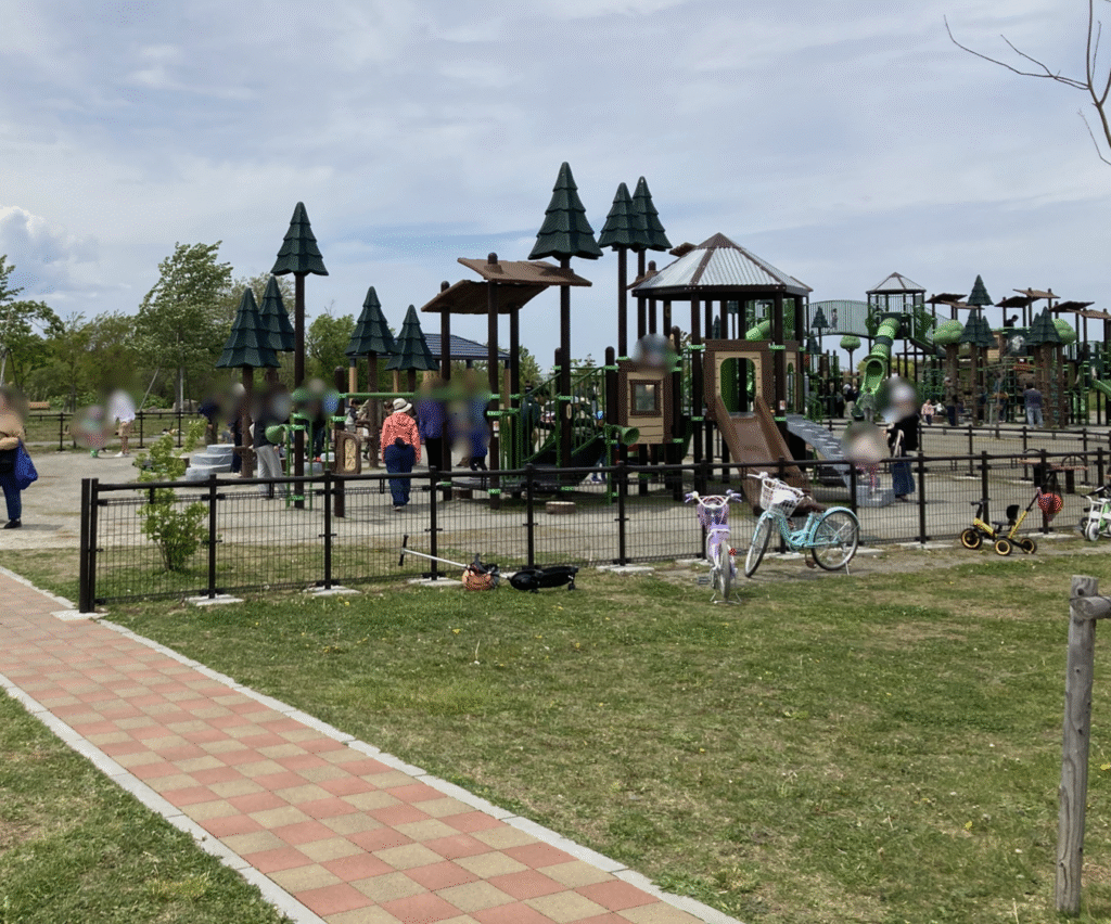 厚別山本公園の幼児向け遊具