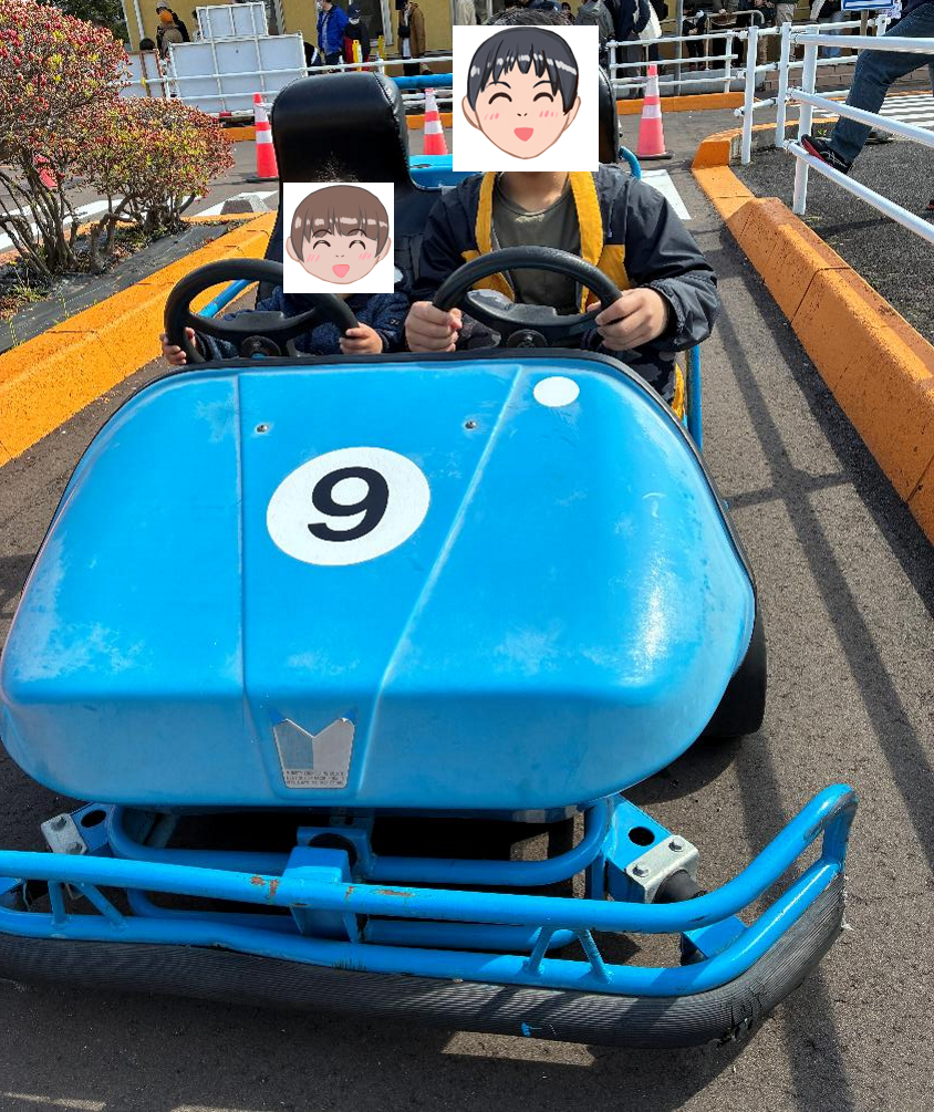 公園で遊ぶ様子