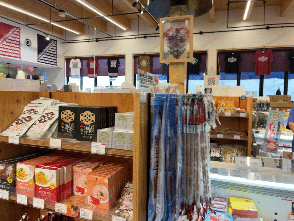 ポロトミンタラのお土産屋さんの様子