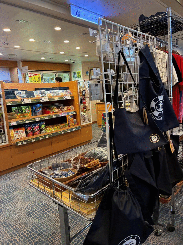 新日本海フェリーすずらんの売店の様子