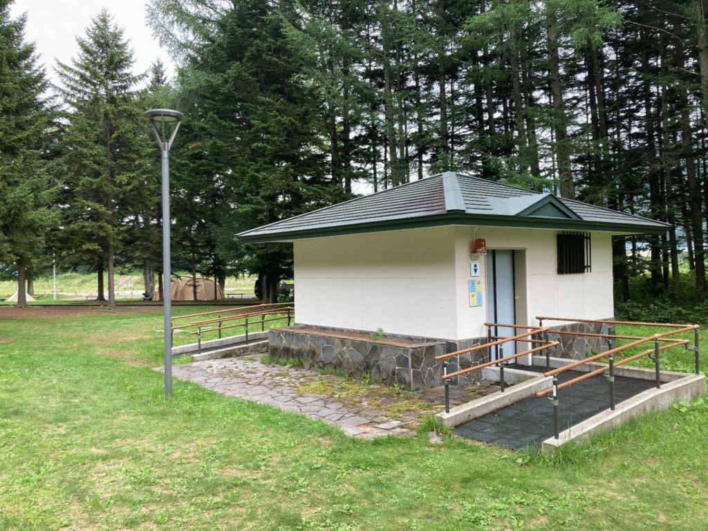 つつじキャンプ場のトイレの様子
