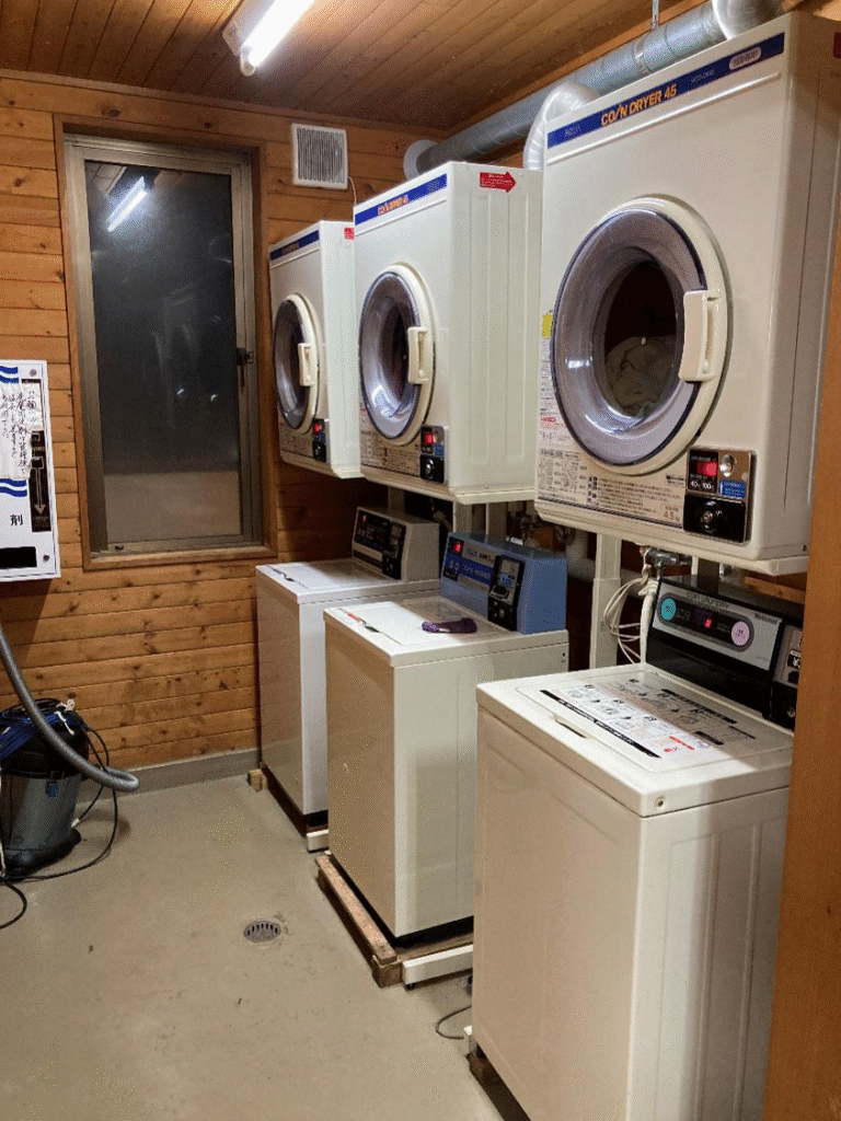 ほたるの里オートキャンプ場のコインランドリーの様子