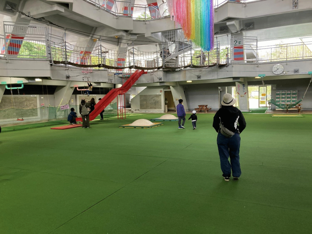 砂川こどもの国の室内遊具の様子
