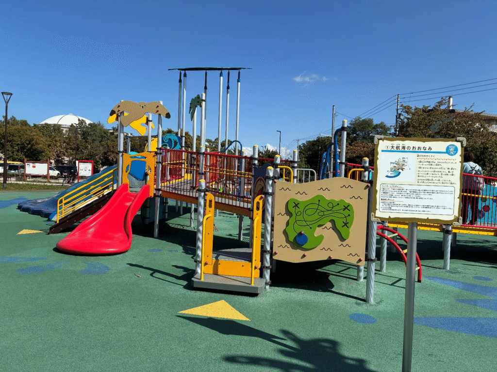 農試公園の複合遊具の様子