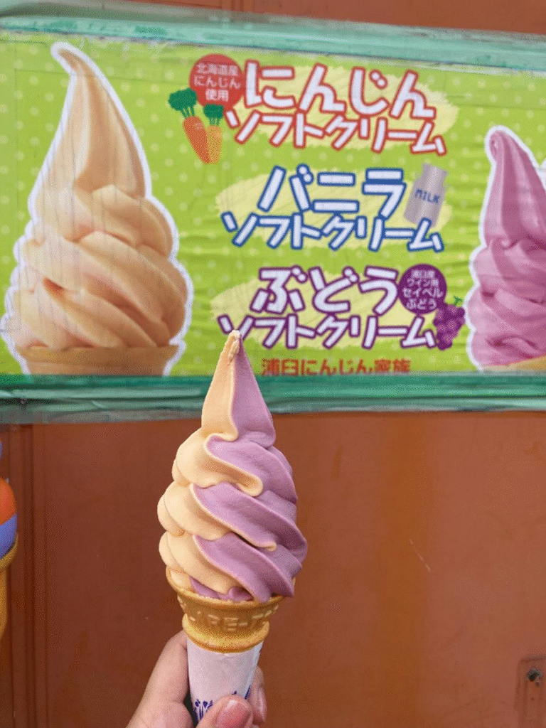 道の駅 つるぬまのにんじんとぶどうソフトクリームのミックス
