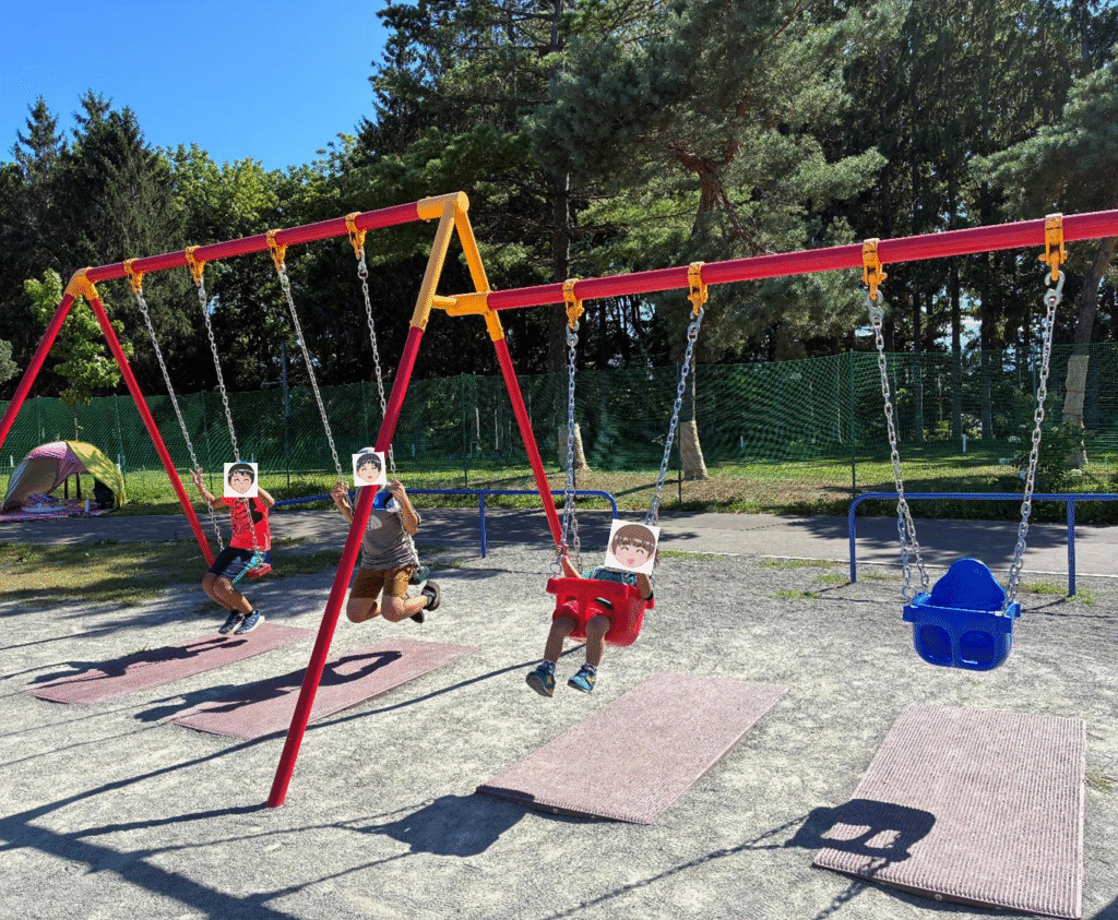 屯田西公園で子どもが遊ぶ様子