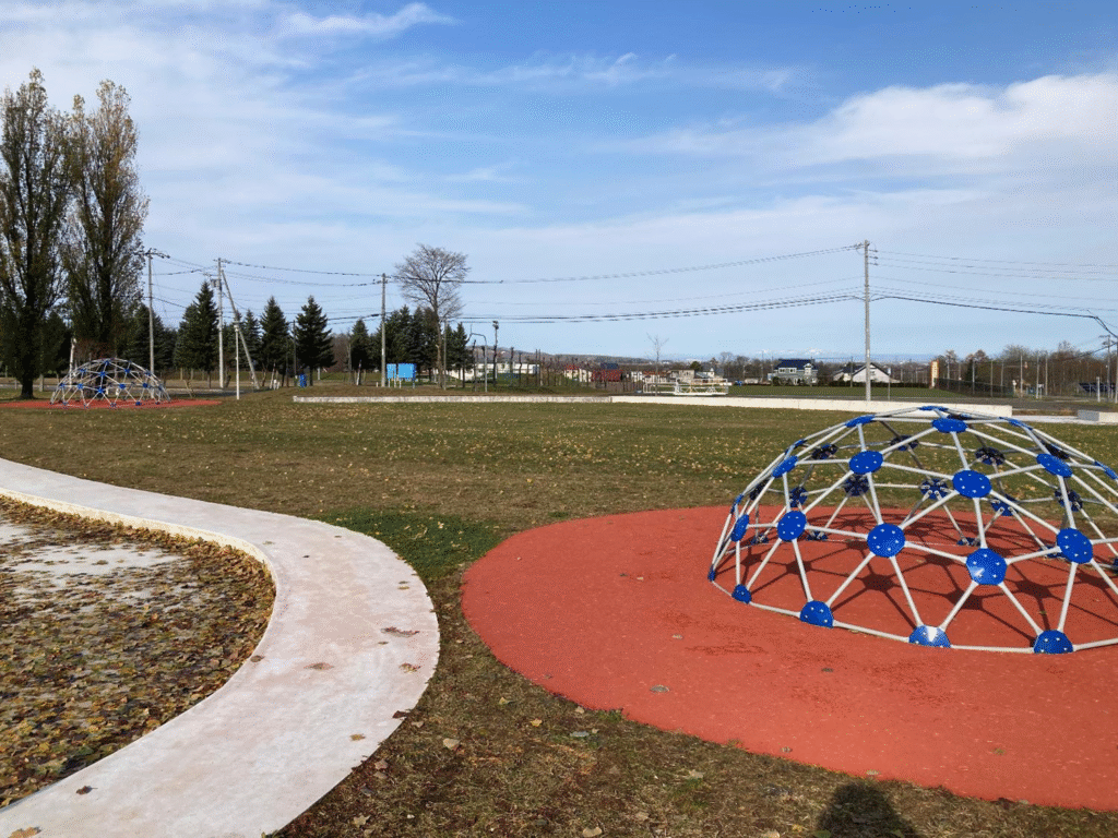 ふるさと公園の遊具の様子