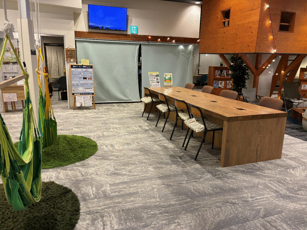 芦別温泉スターライトホテルのお風呂入り口近くの休憩所の様子