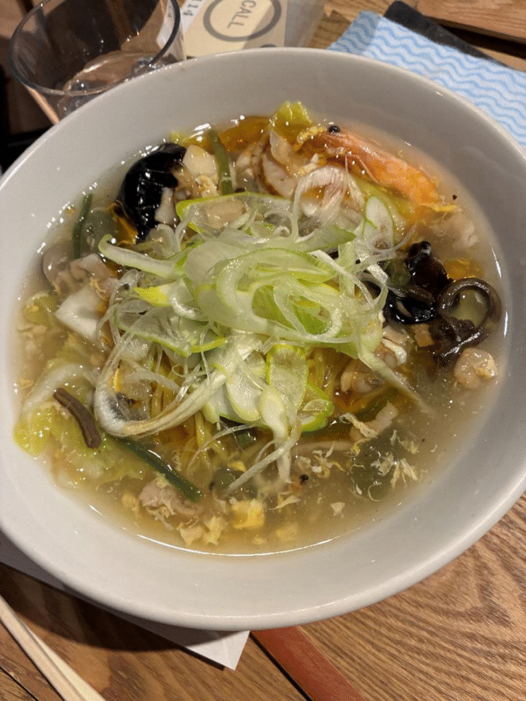 芦別温泉スターライトホテルのガタタンラーメンの様子