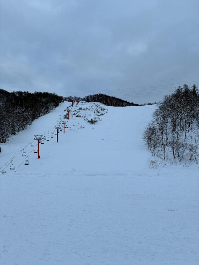 コンサドーレ仁木スキーパークの中級ゲレンデの様子