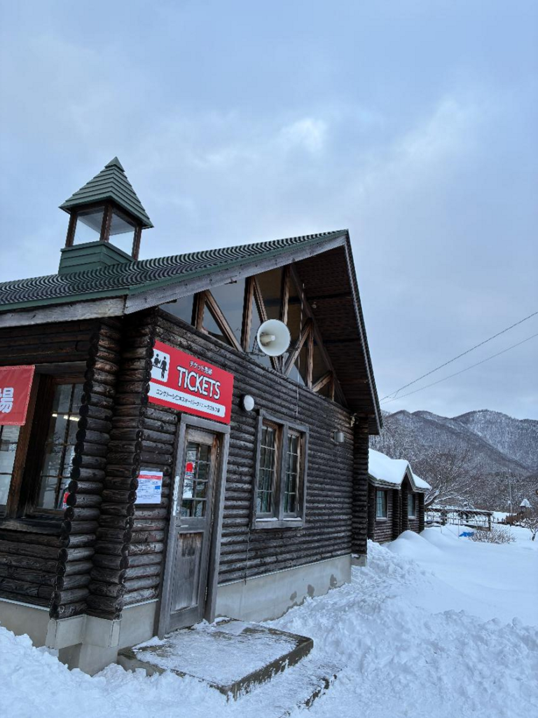 コンサドーレ仁木スキーパークの休憩所の外観