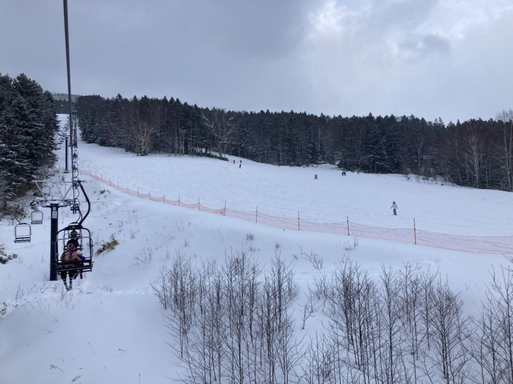 星野リゾート トマム スキー場の初心者向けコースのゲレンデの様子
