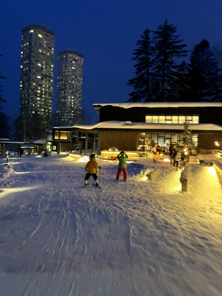 星野リゾート トマム スキー場のホタルストリートの夜の様子