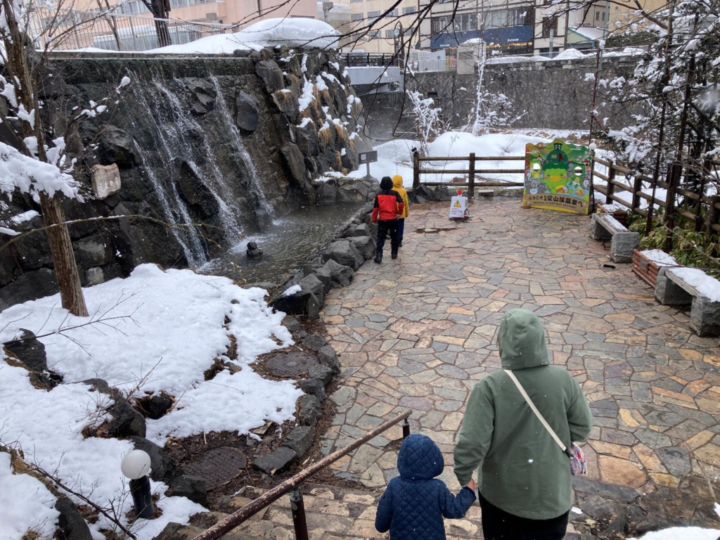 定山渓源泉公園の様子
