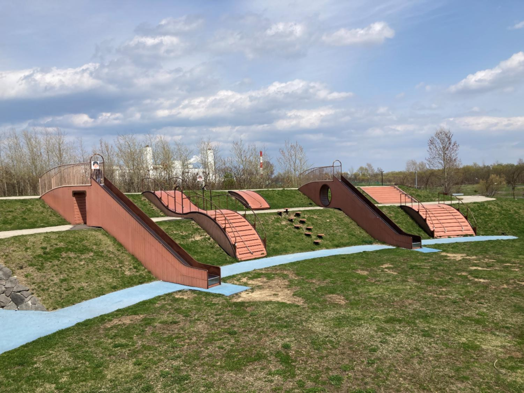 山口緑地の遊具の様子