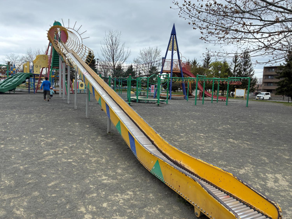 屯田公園の遊具の様子