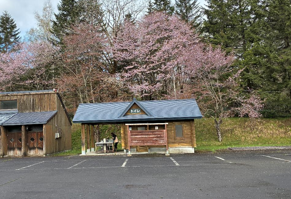 穂別キャンプ場のオートサイトの炊事場・トイレの様子