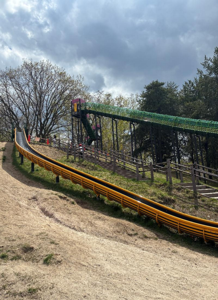 月寒公園の遊具の様子