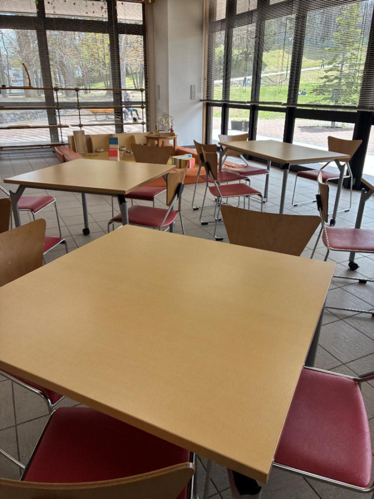 月寒公園の室内休憩所の様子