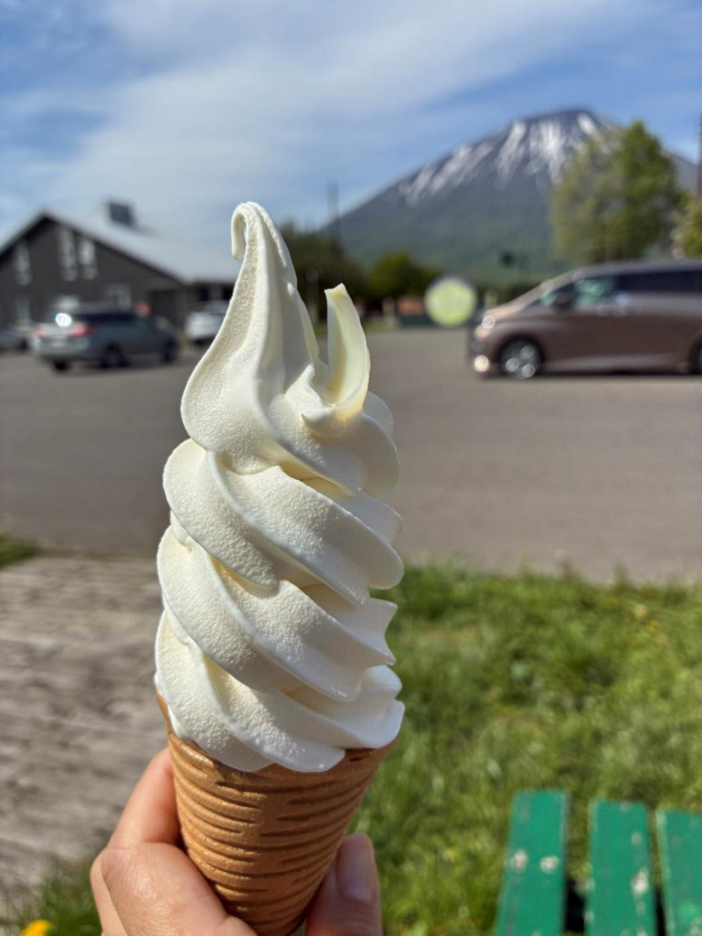 道の駅真狩フラワーセンターのソフトクリームの様子