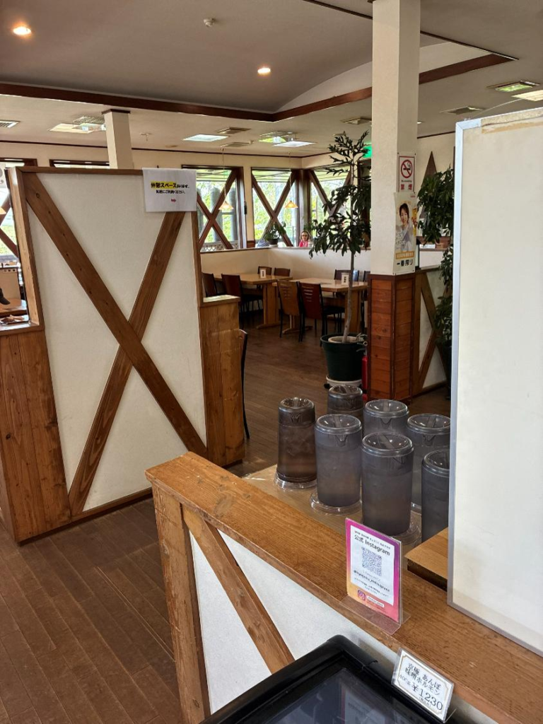 道の駅 名水の郷きょうごく（ふきだし公園）の売店の様子
