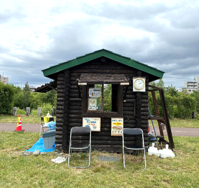 豊平川ウォーターガーデンの管理小屋の様子