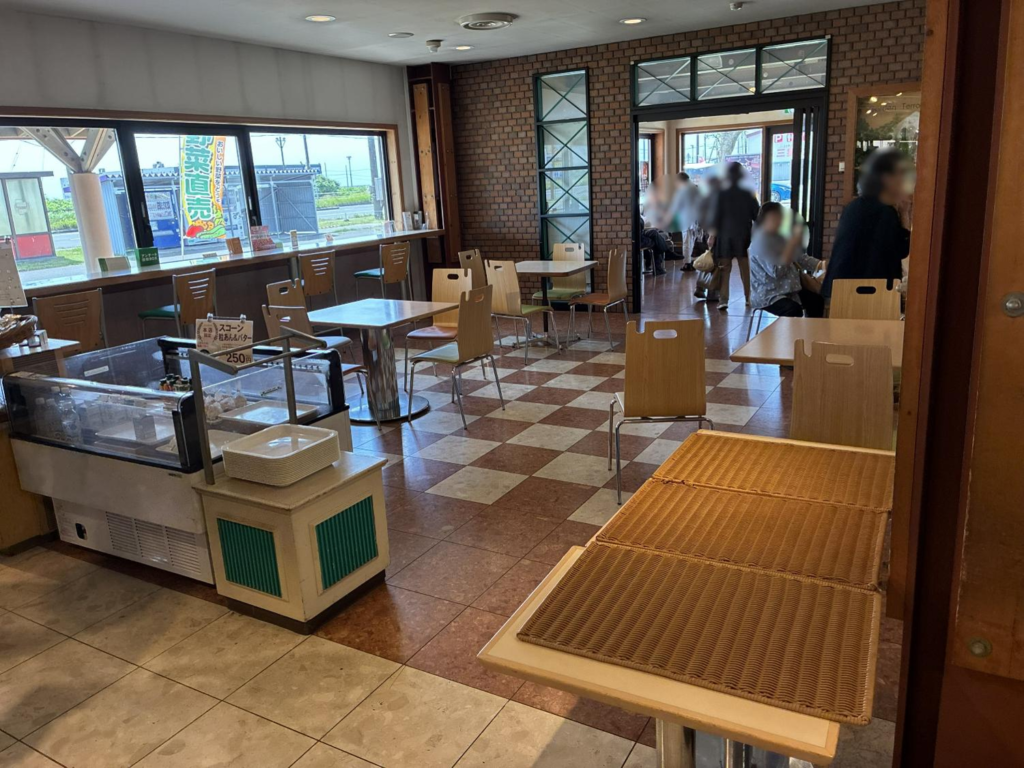三星本店のイートインスペースの様子