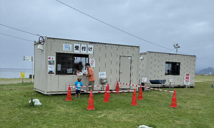 豊浦海浜公園キャンプ場の受付の様子