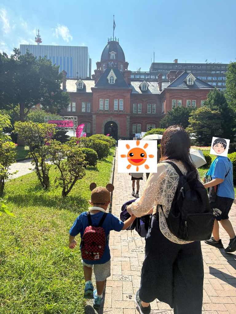 札幌マリオウォークラリーで子どもが観光名所を巡っている様子