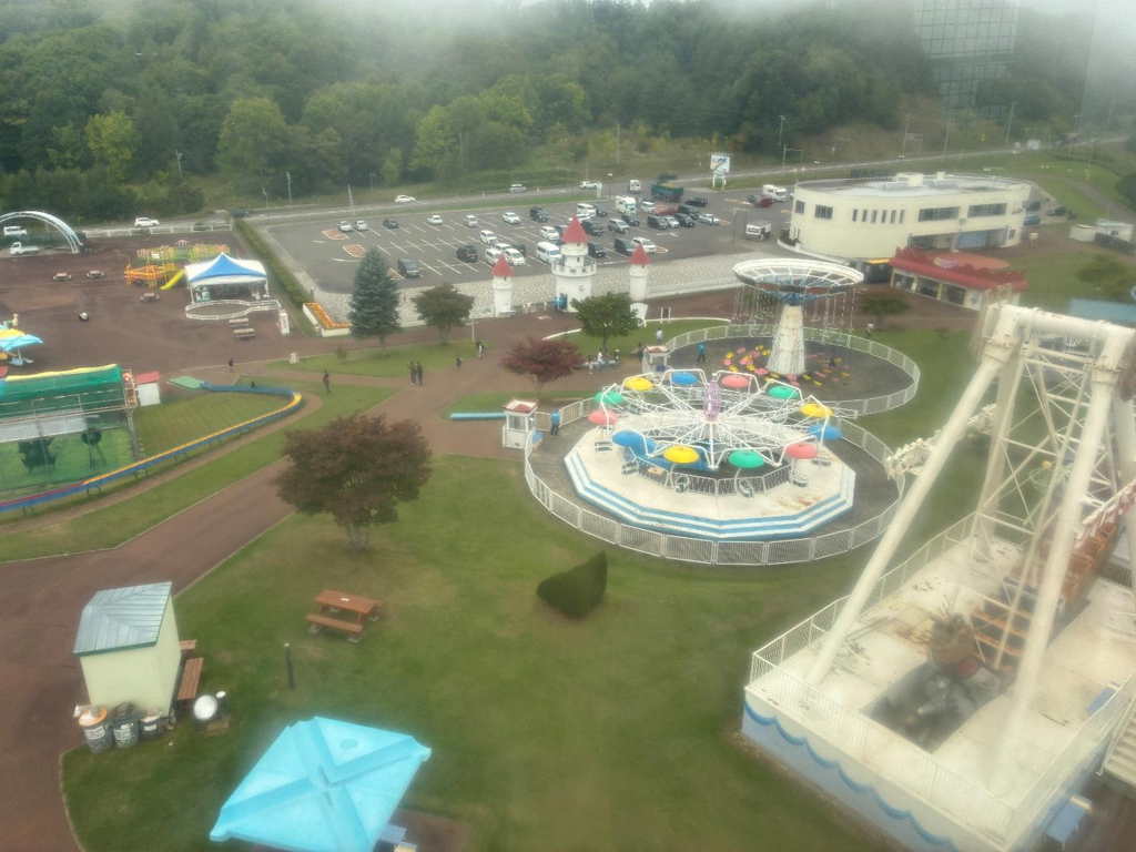 道の駅 愛ランド湧別の遊園地の観覧車の様子