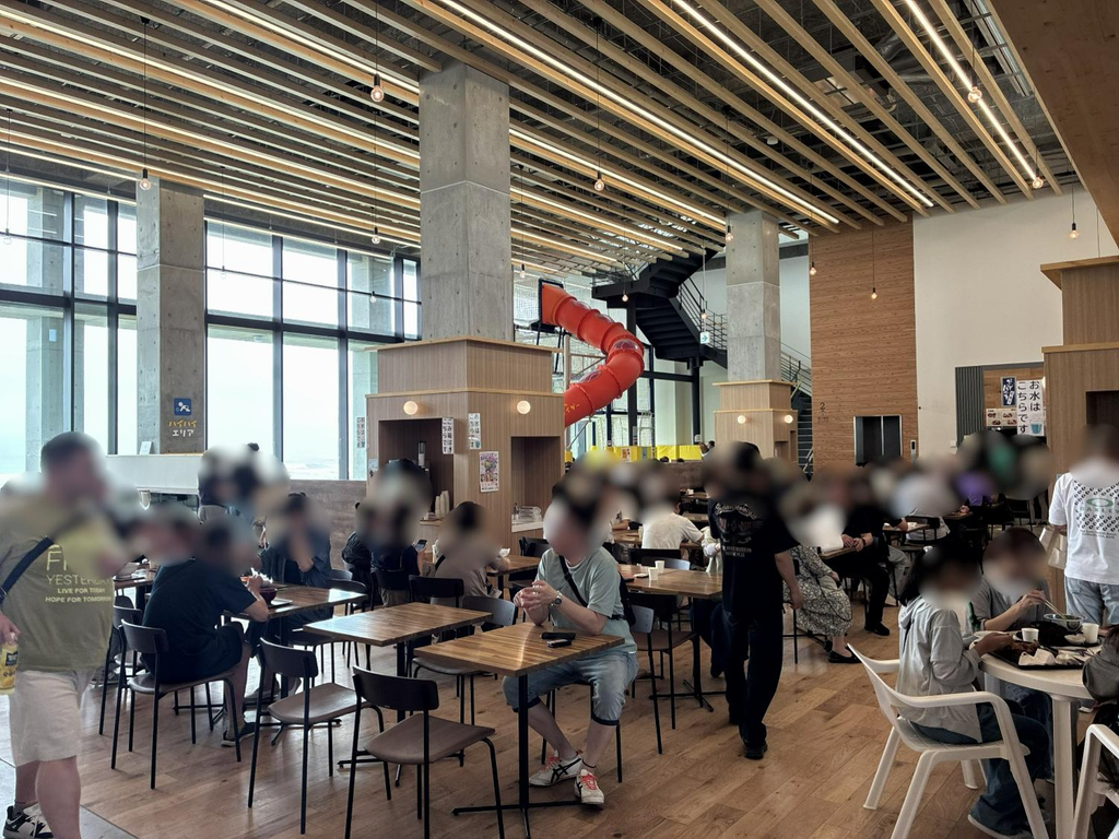 道の駅恋問のフードコートの様子